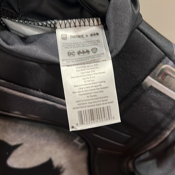 NEW Batman 7 Piece Costume.  Size Medium 8/10 - Picture 9 of 9